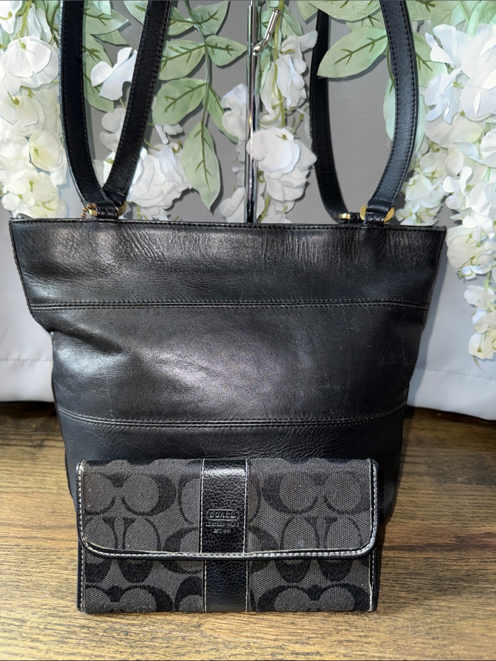 Coach vintag 2 pieces  Black Leather Shoulder Tote with Signature Walle